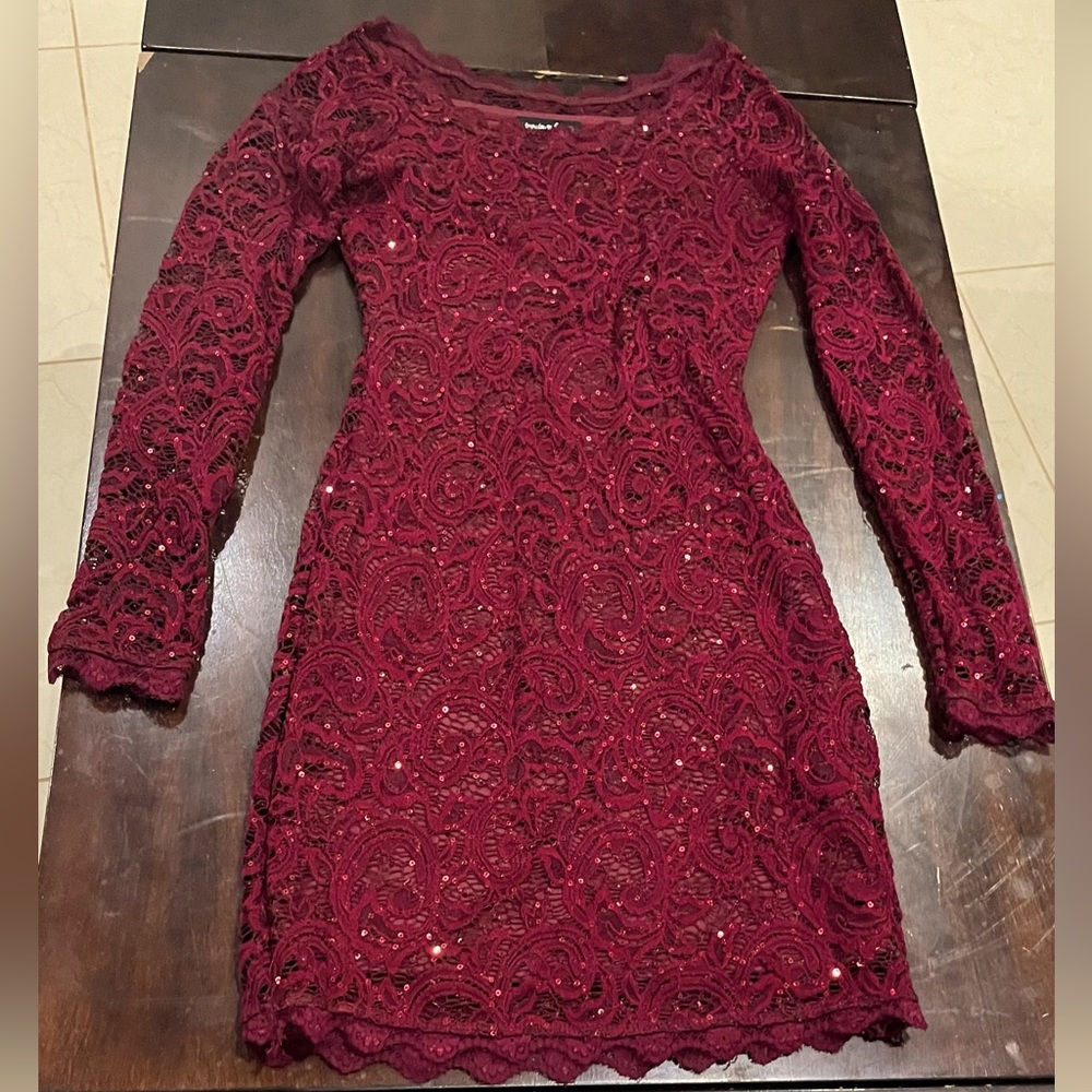 A sequin maroon dress short